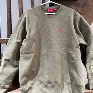 Supreme box crewneck. Olive green size large. Never worn.